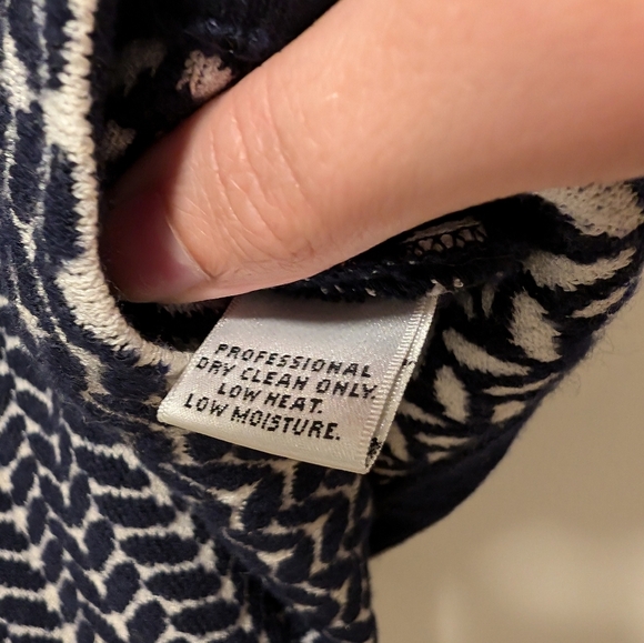 St. John Sport Navy and White Patterned Women's Cropped Sweater L - Picture 4 of 5
